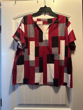 Geometric Block Short Sleeve Blouse in Burgundy
